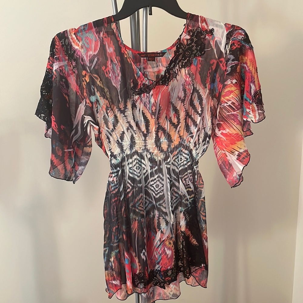 Stylish light airy top that goes with jeans or slacks!